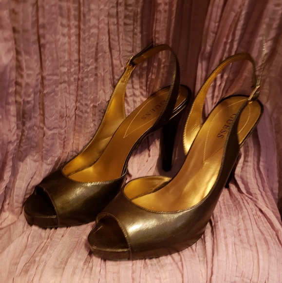 Guess size 8.5 gorgeous peep toe ankle strap green shoes. - Picture 2 of 5